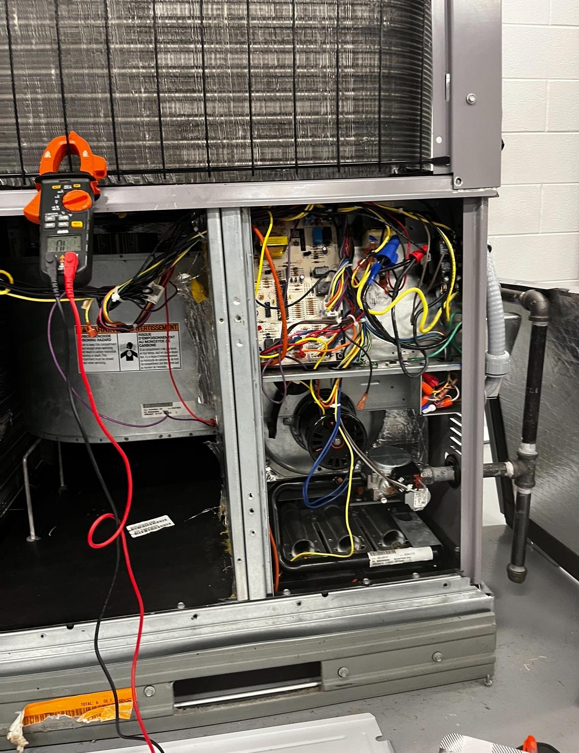 Testing a commercial HVAC system with gauges